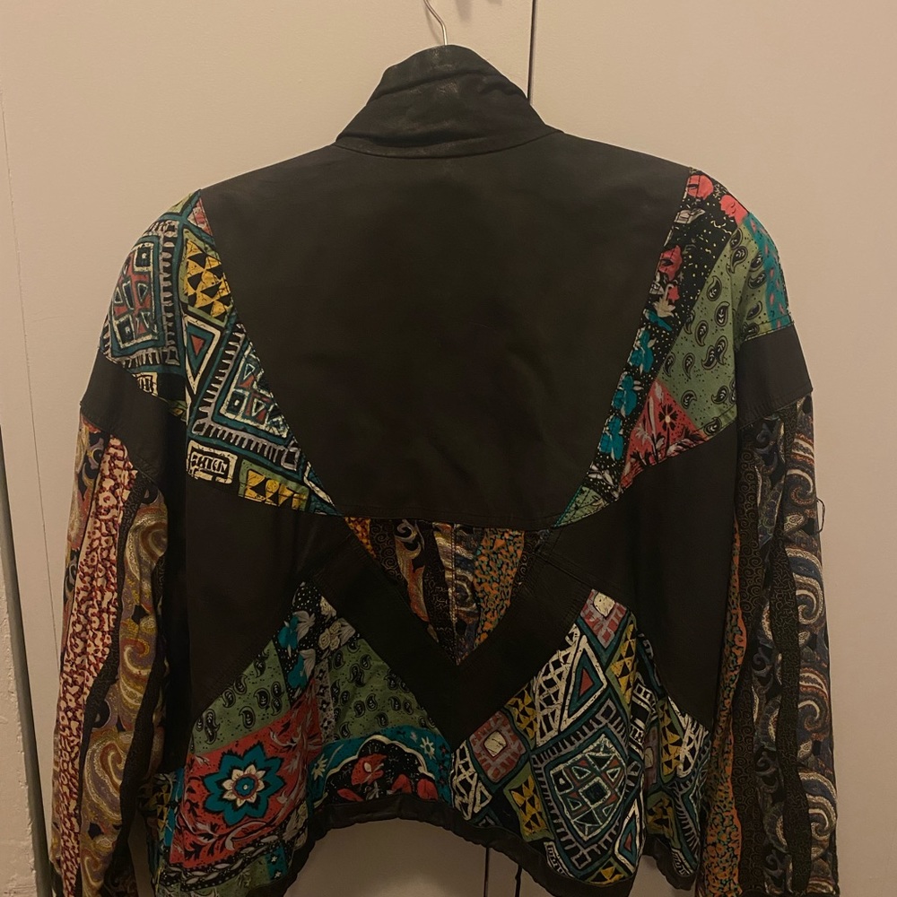 Vintage bomber jacket 🤟🏻 - Picture 2 of 2
